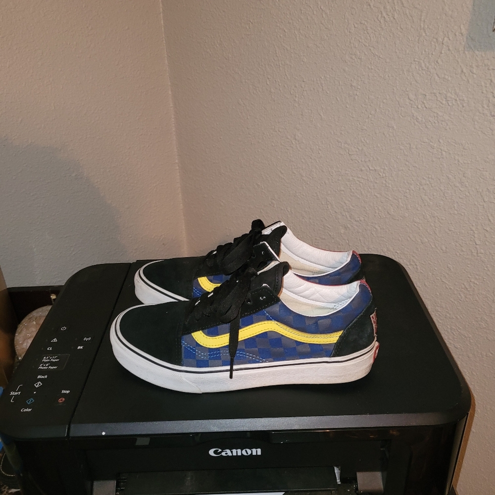 Shoes - Picture 2 of 3